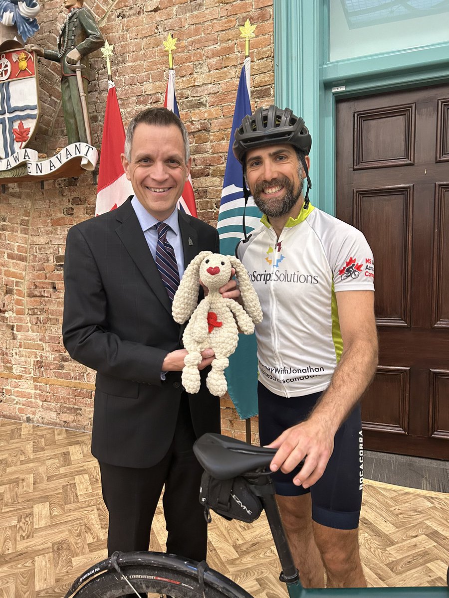 _MarkSutcliffe's tweet image. A great start to #613Day this morning when Jonathan Allenger dropped by. He told me that people diagnosed with MS live with a lot of uncertainty and they sometimes change their plans and do less. By cycling across the country #JourneyWithJonathan, he is showing us that you can