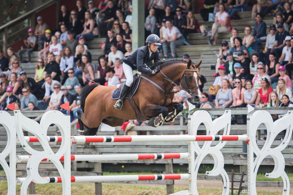 Juhlavuoden Finnderbyssä toteutetaan tapahtuman hiilijalanjäljen laskenta:

Ensimmäisenä ulkokilpailutapahtumana Finnderby laskee hiilijalanjälkensä.

Yhteistyökumppanimme asiassa, Helsinki International Horse Show

📷 Hanna Heinonen, Susanna Granroth ja Leopoldo, Finnderby 2018