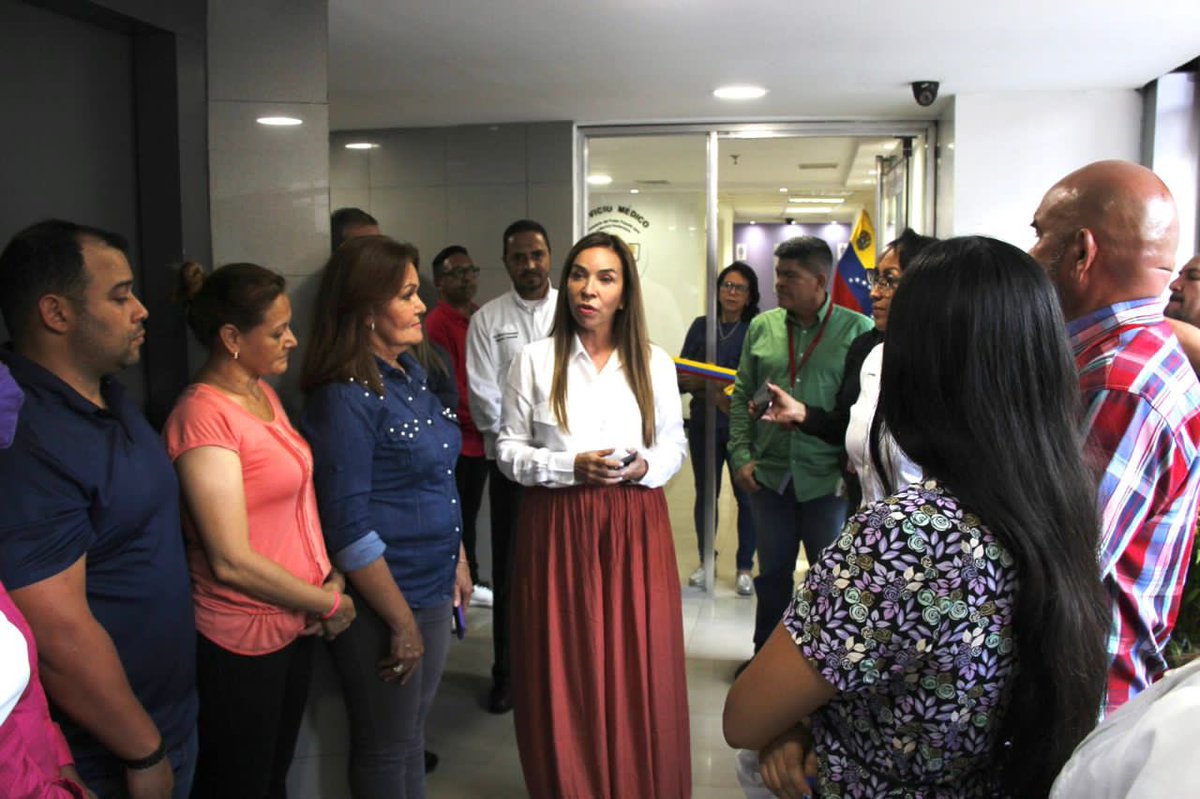 Derecho_paz's tweet photo. Siguiendo las instrucciones de nuestro Pdte. @NicolasMaduro y del Vpdte. Sectorial AJ @CeballosIchaso1 hemos reinaugurado el Servicio Médico del @mppsp_vzla ubicado en el edificio Platinium, edo. #Miranda, con el fin de garantizar el bienestar social de los trabajadores (as). https://t.co/zPLPeJ3jsv