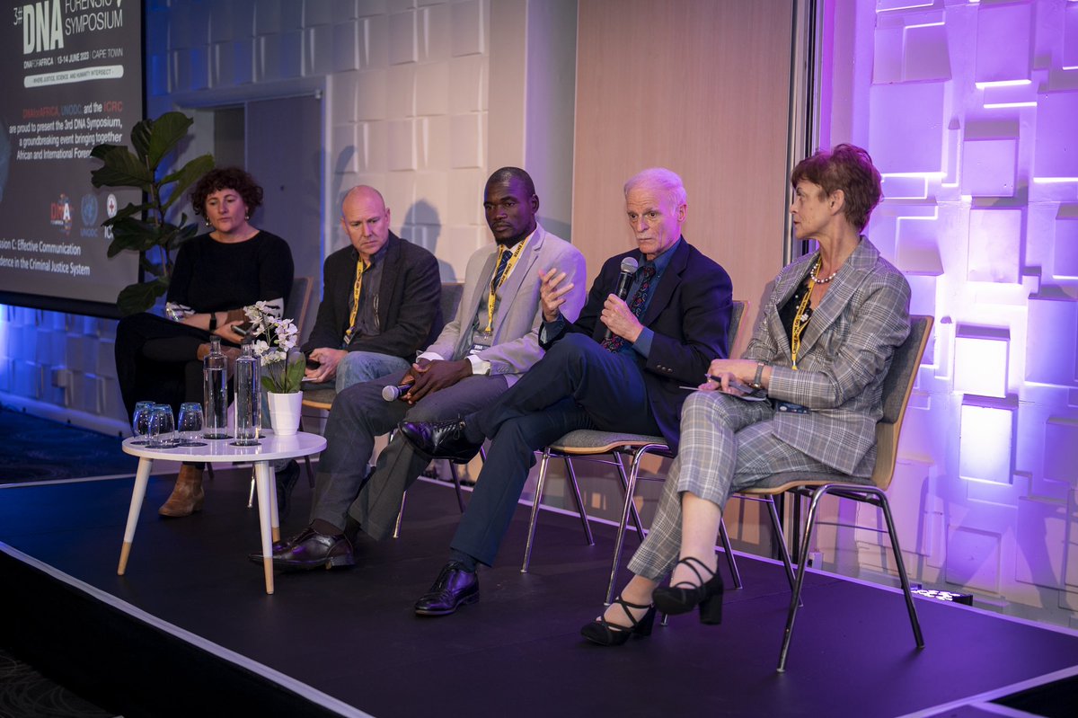 DNAforAfrica's tweet photo. Our third panel unpacks effective communication of scientific evidence ⌨️ 
Dr Vanessa Lynch from @dnaforafrica moderates. An influential woman in STEM, she has worked with governments in changing policy. 

#3FDNAS #STEM https://t.co/FWMxkX4tNT