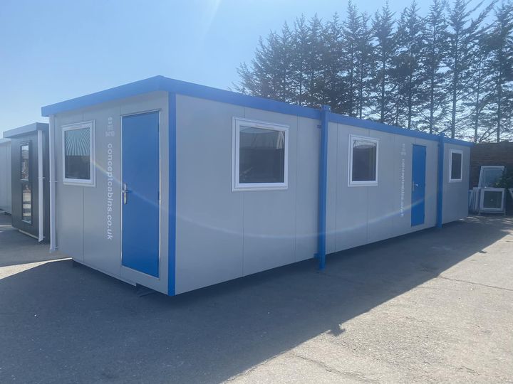 SpacemakerMod's tweet image. It’s set to be a very sunny week here at our factory in Hull, here we have a 40ft unit going out this week, a well presented new office space in the sunshine 📷
