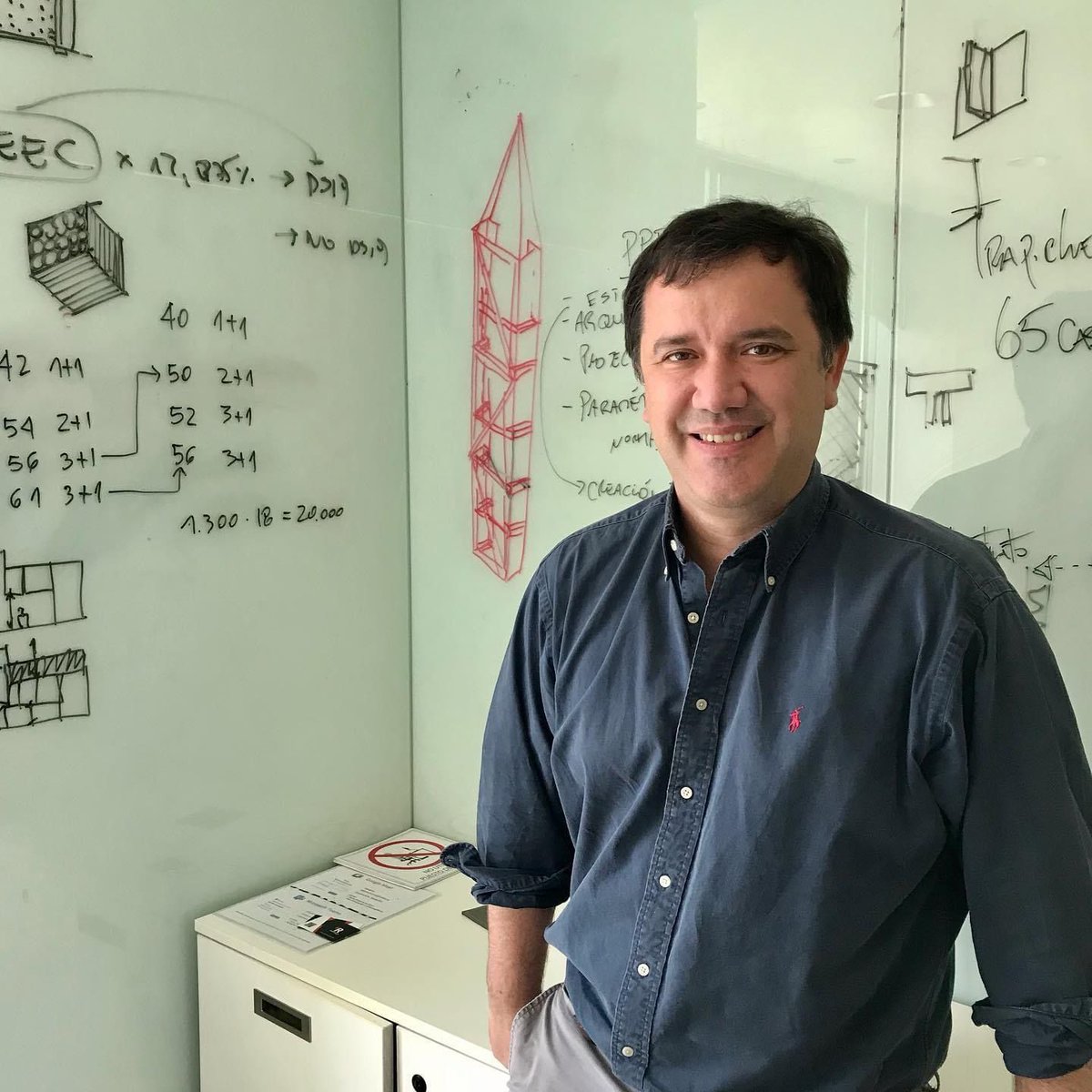 EnLaFontana_cl's tweet photo. .(ENTREVISTA🎙️) Carlos Marambio, vocero de Asociación de Desarrolladores de Viviendas Sociales: “No podemos estar tranquilos sabiendo que aún quedan 200 mil familias que esperan su vivienda”
#EnLaFontana⛲
#viviendasocial
#ADVS
#Minvu
Ver entrevista👇 https://t.co/eDr5v2WIUm https://t.co/gq0EZPtzWg