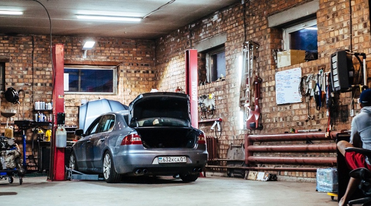 In 2022, customer satisfaction with the auto repair process was down 9 points YOY with parts order delays and body shop backlogs cited as top issues, according to <a href="/JDPower/">J.D. Power</a>. 

How can body shops harness technology like AI to streamline the repair cycle?

hubs.ly/Q01TjR3Y0