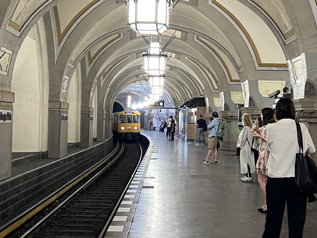 ♥️ den berlinske undergrund. Især Heidelberger Platz. 🤩🚇