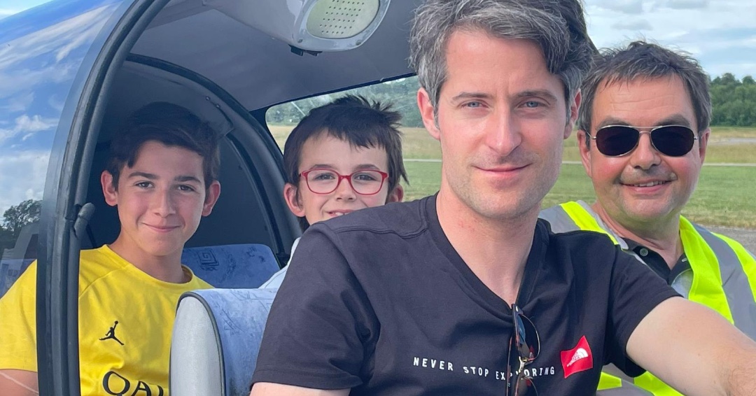 ONG_ASF's tweet photo. Une très belle journée LES AILES DU SOURIRE organisée par notre antenne de Lyon :  10 enfants âgés de 7 à 13 ans, encadrés par l'association "Les Enfants de Bohème", ont eu l'opportunité de réaliser leur rêve de voler. Merci à nos bénévoles Guy, Laurent, Céline, Annie, Danielle👏 https://t.co/YkJAzeDl05