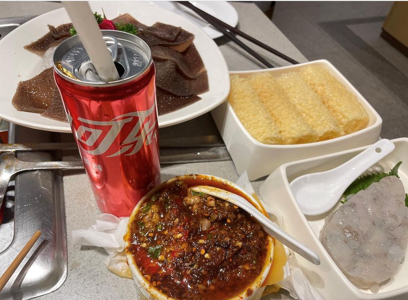 20cora02's tweet photo. 最近刷推好焦虑啊，为什么他们天天麻动不动a7a8一个小目标，我亏的我妈都快不认识了
学习学习没学好，钱也没赚到，总不能真的去卖原味吧🤡 https://t.co/llvWtFy6vj