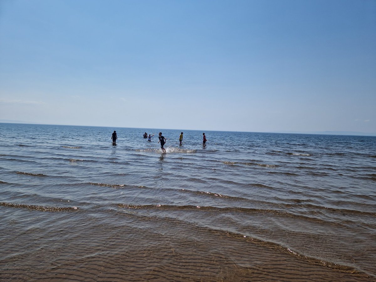 SenoraCT's tweet image. Bring your dad @bigdon1948 to work....or rather take your work to daddy day. Some community planting, a lesson on the biodiversity at the beach and a wee paddle!  @SGGArdsgoil #outsideoffice #sggontour