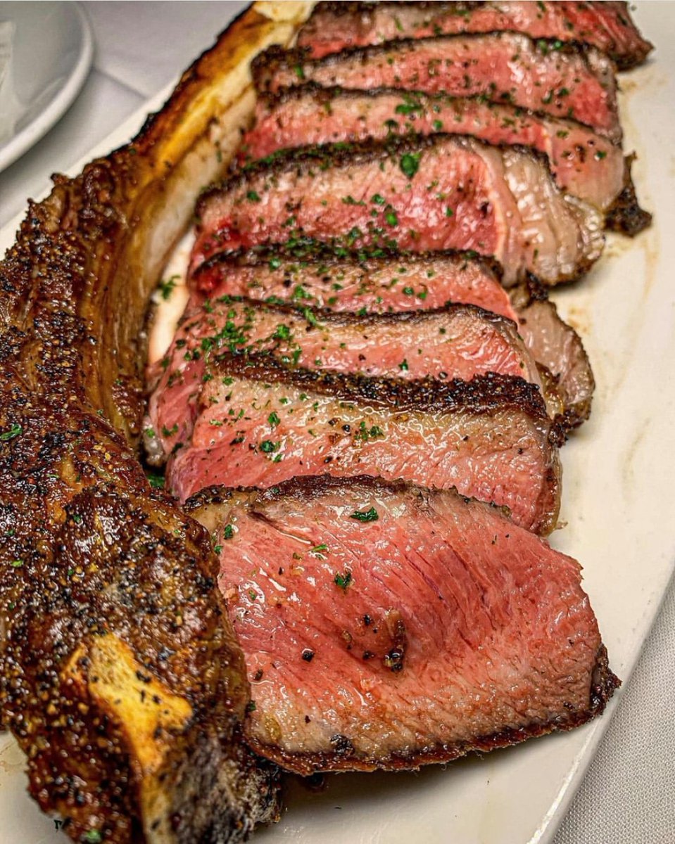 Steak your claim this Tomahawk Tuesday! 🥩

Elevate your midweek dinner game with A Taste for Twosday <a href="/Flemings/">Fleming's Steakhouse</a>! Indulge in a delicious 3-course menu for two - all for an amazing price of $145!

#AventineLaJolla 

📸 @tastetravelunravel
📍@flemingssteakhouse