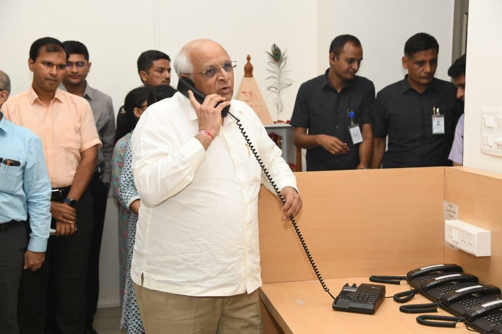 સ્ટેટ ઇમરજન્સી ઓપરેશન સેન્ટરના કન્ટ્રોલ રૂમ ખાતે બેઠક યોજીને બિપરજોય વાવાઝોડાની સ્થિતિ તથા તંત્રની સજ્જતાની સમીક્ષા કરી. આ ઉપરાંત, કચ્છ અને દેવભૂમિ દ્વારકા જિલ્લા કલેકટર કચેરીના કન્ટ્રોલ રૂમમાં વાતચીત કરીને સ્થાનિક પરિસ્થિતિની તેમજ બચાવ-રાહત કામગીરી અને લોકોના સ્થળાંતર સહિતની