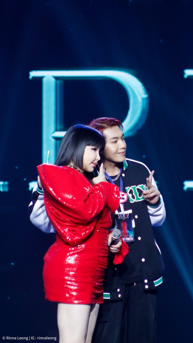 s_sev__'s tweet photo. A moment to remember. Thank you, Park Bom. 💚✨ https://t.co/mjxilGyPxD