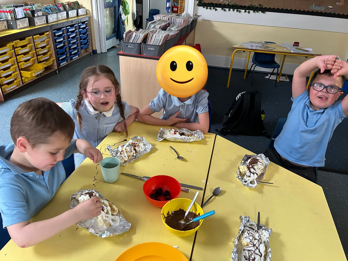Broadoak_PS's tweet photo. Our banana splits were just so good we decided to eat them before the ice cream melted 🍌#cookeryatBroadoak #itshothothot https://t.co/HLfXJQ5P2Y