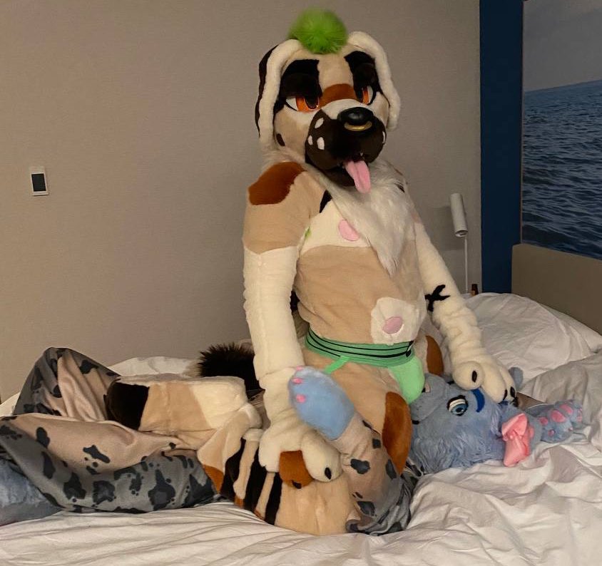 At first you struggle from embarrassment and humiliation of sniffing dog

But then you crave more of it later on…

👉👈