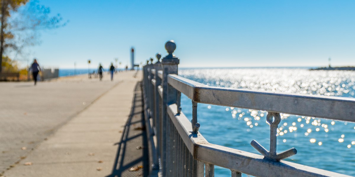 Stuck in the office or working from home? Whitby’s Waterfront has your lunch break covered🥪 Turn your workday around and get outside! So much to See, Do and Experience! 

➡️whitby.ca/tourism

#ExploreWhitby 
#TourismCounts #DiscoverDurham #DurhamTourism #WhitbyWaterfront