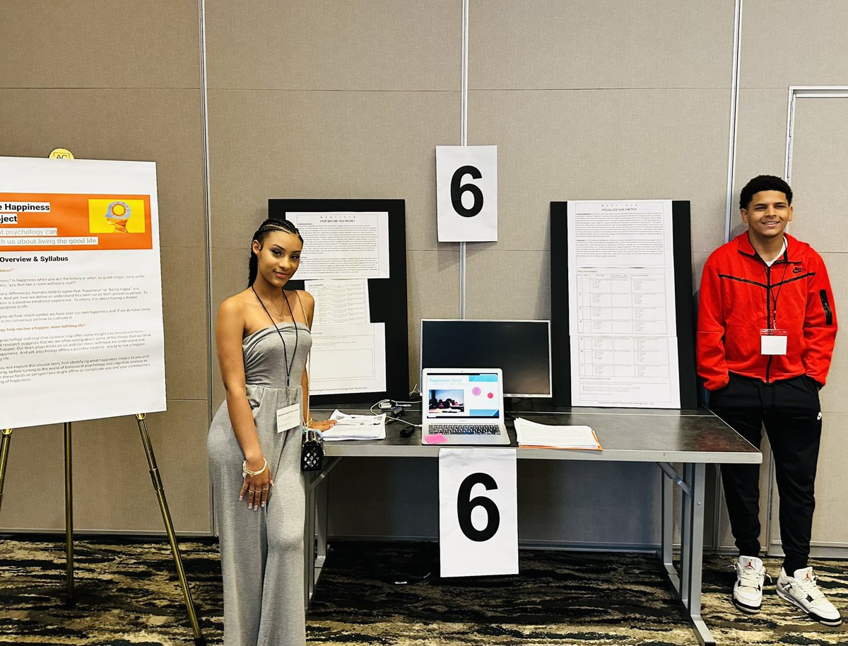 paper_gs's tweet photo. I am SO SO proud of these students for presenting their work @ Springpoint’s TLE Exhibition in Worcester. The power of rigorous and relevant project based learning for ALL! @springpointEDU @BarrFdn #DoingHSdifferently https://t.co/dIhHbdLjSp