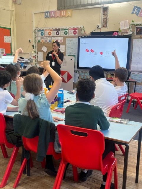 stpatsprimary's tweet photo. For the last two days our children have been taking part in workshops organised by HSBC. This afternoon the school was presented with a 'Smart Money' Award by Manjit Banga for the support of financial education for young people. #hsbc #hsbcfinancialeducation https://t.co/VR31OpiMCu