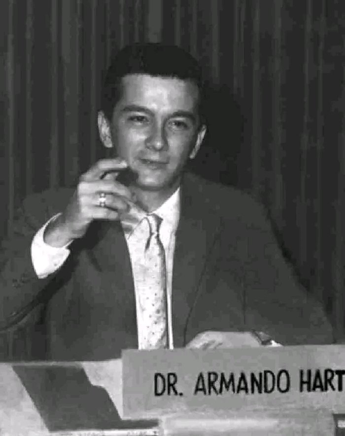 Aniversario del natalicio del Dr Armando Hart Dávalos, hombre de la cultura y la Educación, Martiano por excelencia. #TenemosMemoria #CubaViveEnSuHistoria #CubaViveYTrabaja <a href="/PresidenciaCuba/">Presidencia Cuba 🇨🇺</a> <a href="/DiazCanelB/">Miguel Díaz-Canel Bermúdez</a> @JorgeLuisPerd20 <a href="/JLBrocheLorenzo/">Jorge Luis Broche Lorenzo</a>