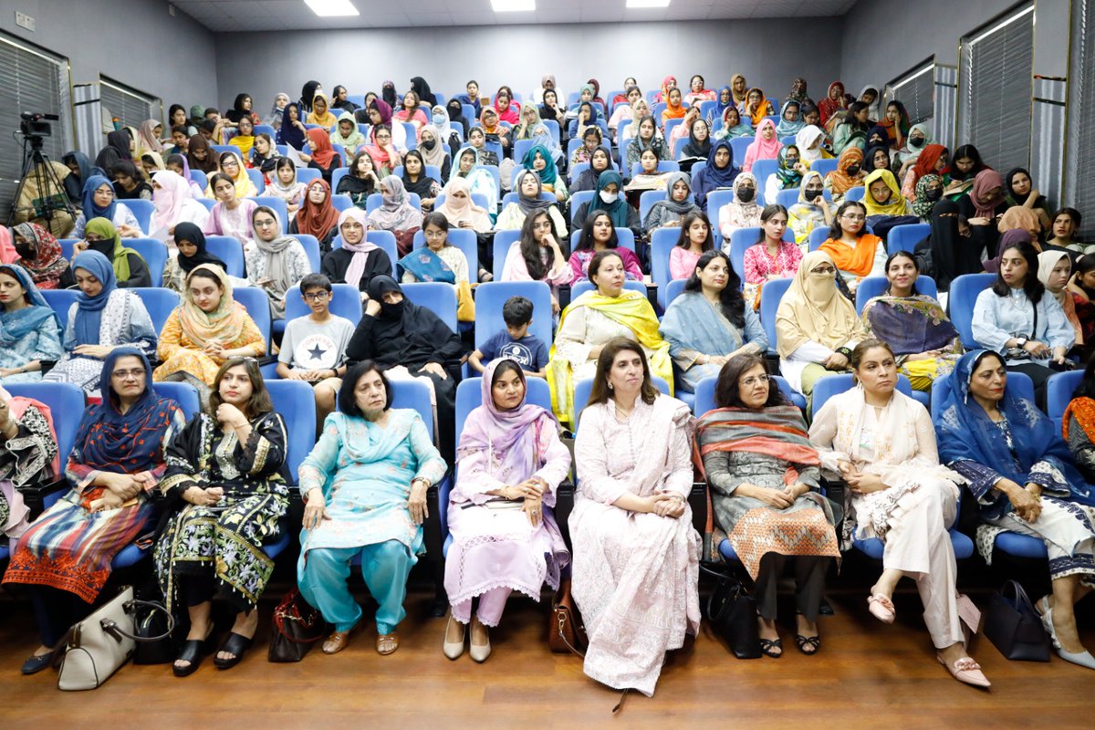 Women in Global Health Pakistan was honored to co-organise the international seminar Women in Health Workforce: Implications for UHC and the Pandemic Response, with @kemuofficial @prof_ayyaz @ProfSaira. Global Director Gender and Health, Dr. @shabnumsarfraz, was keynote speaker.