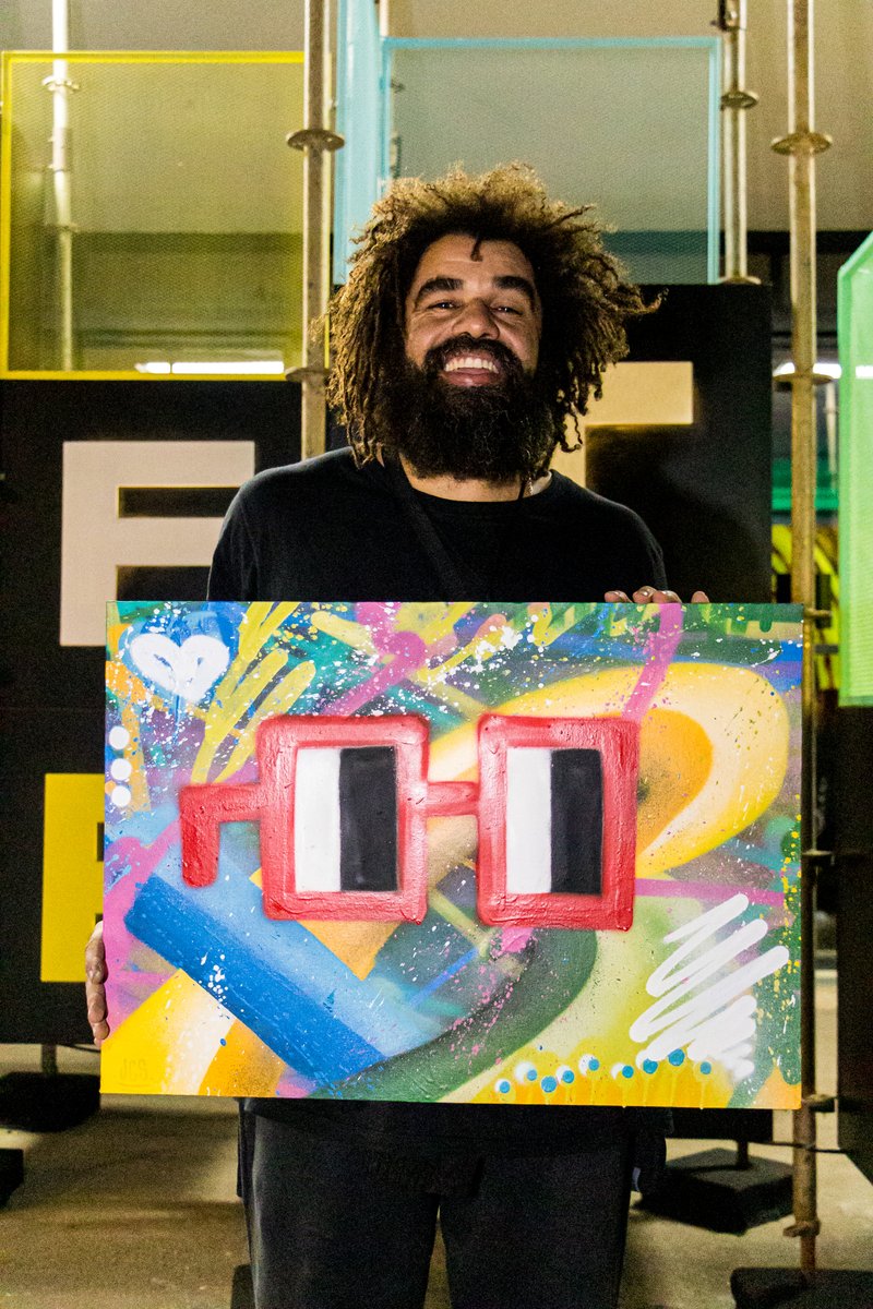 Something incredible happened at @_nft_brasil, and we're sure you've never seen anything like this before! Follow the 🧵 to see how <a href="/Josuejotaceesse/">Josuejcs.⌐◨-◨</a> and <a href="/bobburnquist/">@bobburnquist</a> made history. 👇 (1/5)