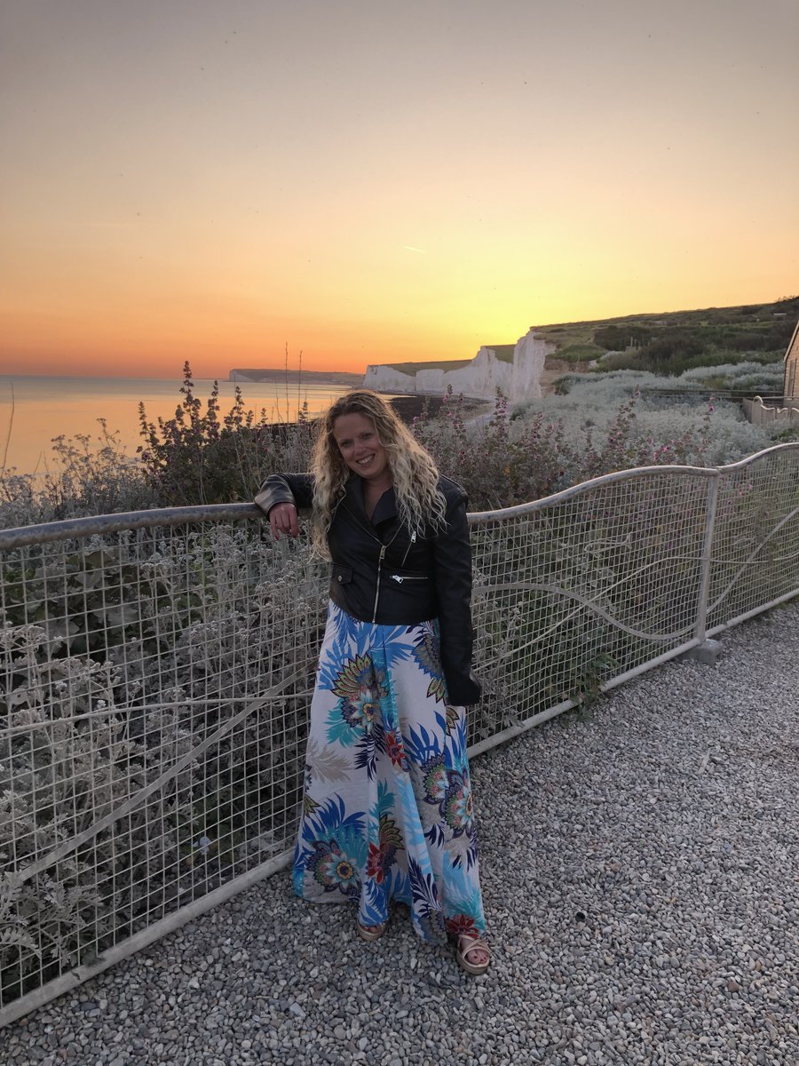 amieloushaw's tweet photo. Amie Lou Shaw - busy writing a new song! Singer songwriter find out more at: https://t.co/qaikpReJ3C 😀 💚 #singersongwriter #lou #shaw #singerstyle #singing #singer #songwriter #playlist #tiktok https://t.co/wGIwXD2VZK