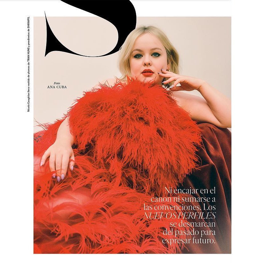 #throwback to <a href="/TRANHUNG_/">TRAN HUNG</a> dressing the beautiful Ms Penelope Featherington #nicolacoughlan <a href="/bridgerton/">Bridgerton</a> in a red feathered gown for <a href="/smoda/">S Moda</a>
Styled by <a href="/AimeeCroysdill/">Aimee Croysdill</a> 
Photography @ana__cuba 
Makeup <a href="/NeilYoungBeauty/">Neil</a>
Tran Hung UK <a href="/Jera_Creatives/">Jera Creative Agency</a>
#tranhung #Vietnamese  #nicolacoughlan