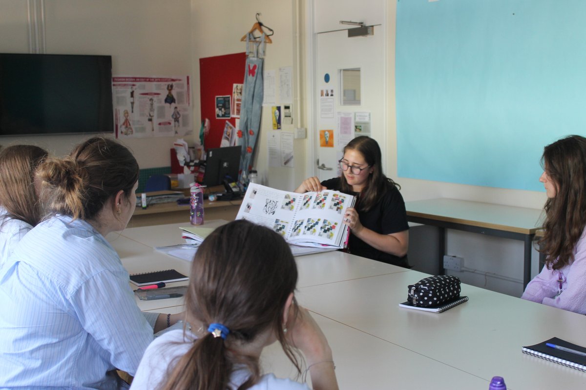 PipersArts's tweet image. It was great to see Piper Alumna, Emily Painter today. She brought in some of the work she has completed during her first year studying Textiles Design at Falmouth University. Year 12 were interested to see it and ask about life beyond Pipers! #PiperSixthform #PipersInpire