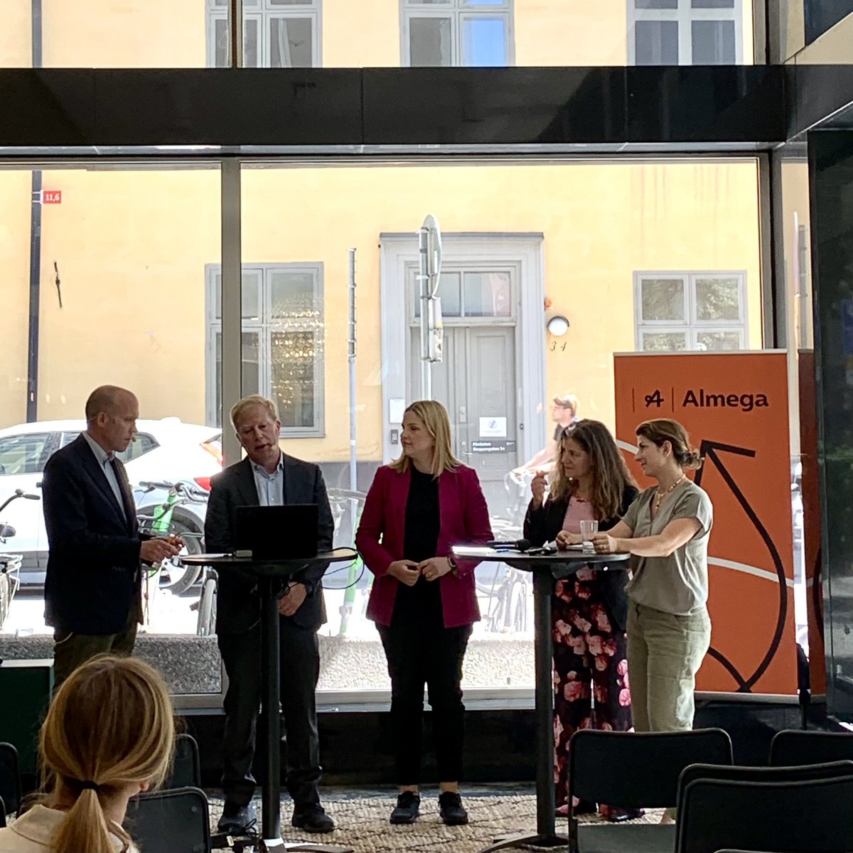 Tack <a href="/MpBlix/">Mårten Blix</a> och <a href="/almega/">Alesha Mega</a> för belysande rapport och samtal om hur myriaden av reglerade yrken motverkar tjänstehandeln och rörligheten på EUs inre marknad. 

almega.se/app/uploads/20…