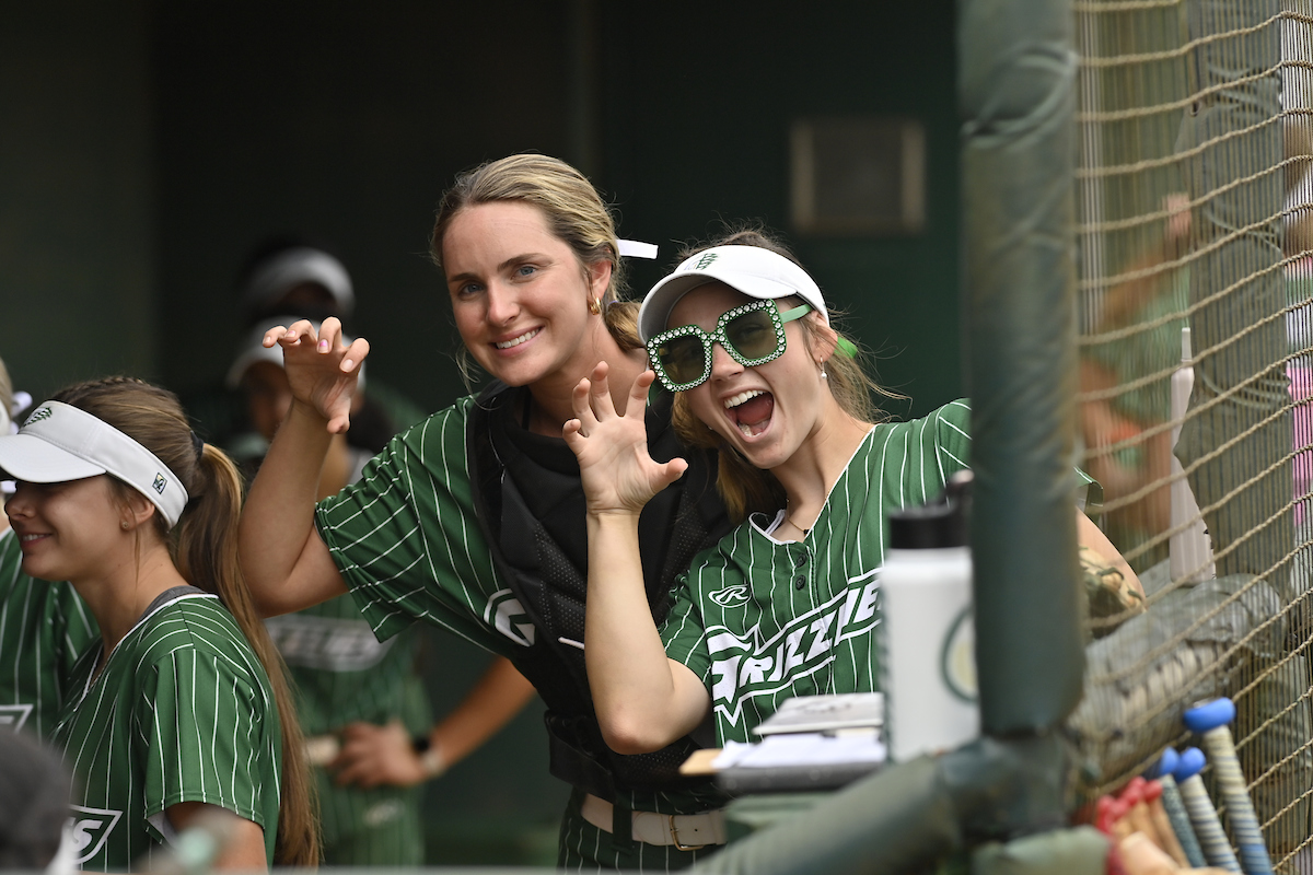Happy #WorldSoftballDay!

Forever proud of our incredible 🥎 team 💚 #GoGrizzlies #GGC