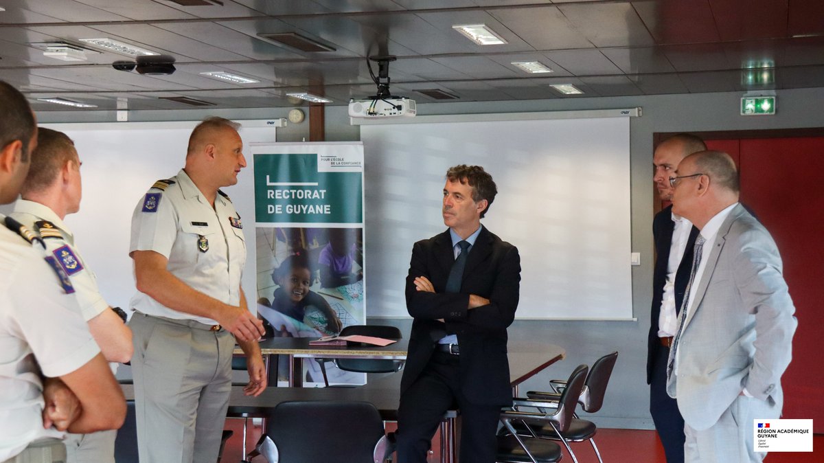 acguyane's tweet photo. #Convention | #Signature du protocole d'accord régional 2023-2028 de collaboration entre le @RSMA_Gy, représenté par son chef de corps le colonel Lionel GUY et l'@acguyane, représenté par son Recteur @DulbeccoRGuyane 🪶 https://t.co/ijMhVySiev