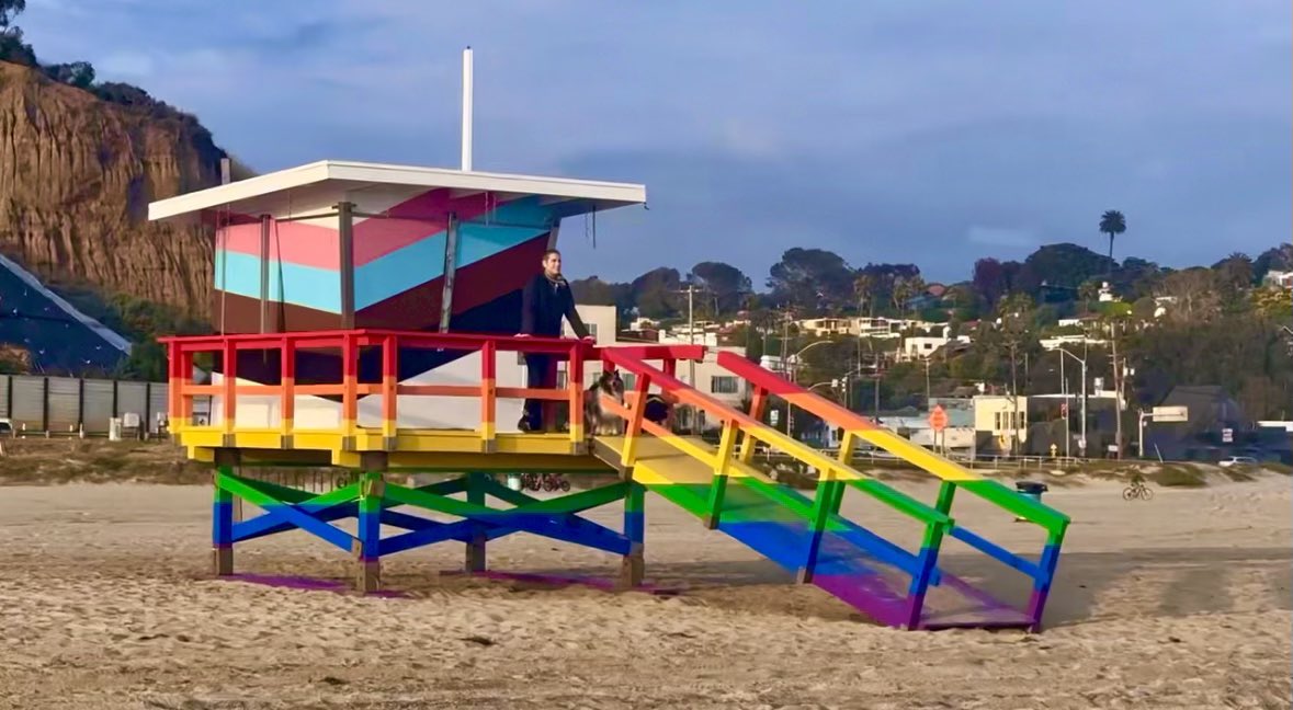 West Coast offices with a daily smooch with @EttyLauFarrell Storm, Cloud, and I, digging the new paint job on the lifeguard towers in L.A #perryfarrell #ettylaufarrell #losangeles #beach