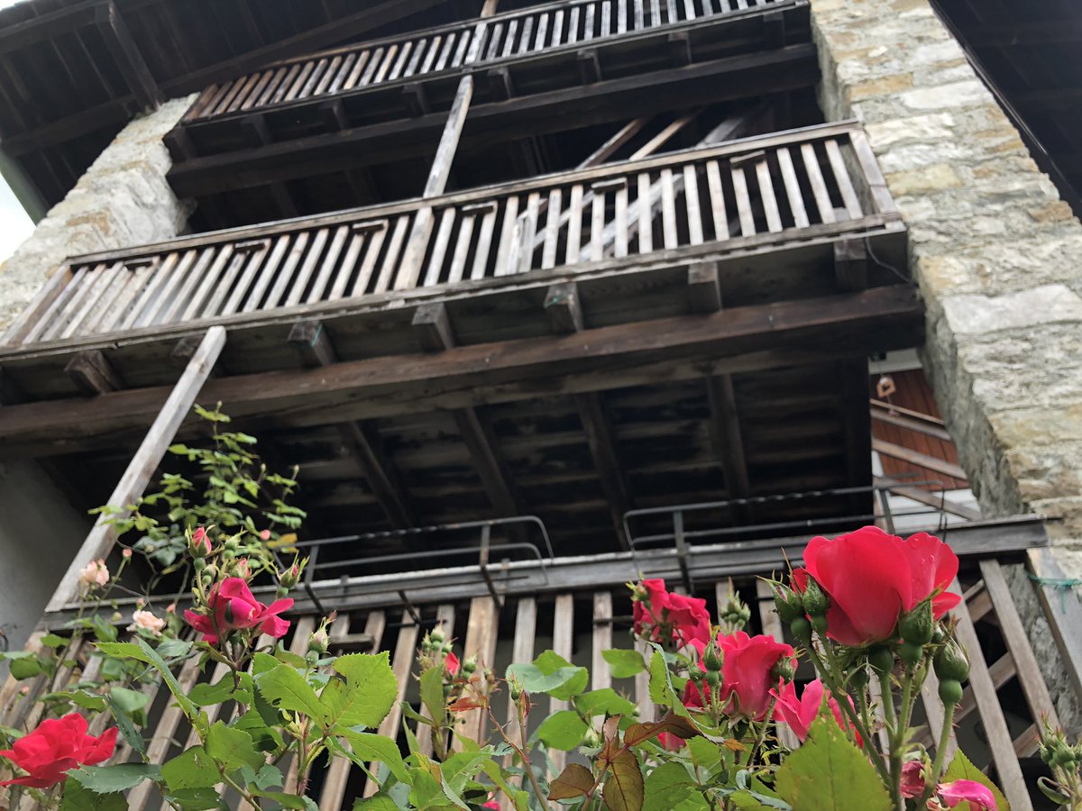 massimilianimrc's tweet photo. Poffabro, uno di quei paesi lontani da tutto e tutti, una piccola meraviglia
#Poffabro #FVG #Friuli #ValColvera https://t.co/vHVEfjwZeK