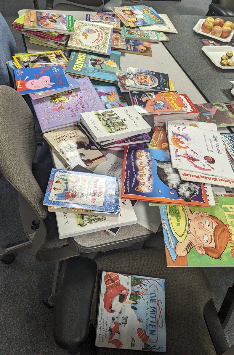 Huge thanks to <a href="/hindislibraries/">Hindi's Libraries</a> for their generous donation of books! Your contribution will inspire our students, broaden horizons, and foster a love for learning in our community. We are immensely grateful for your support! 🙌📚