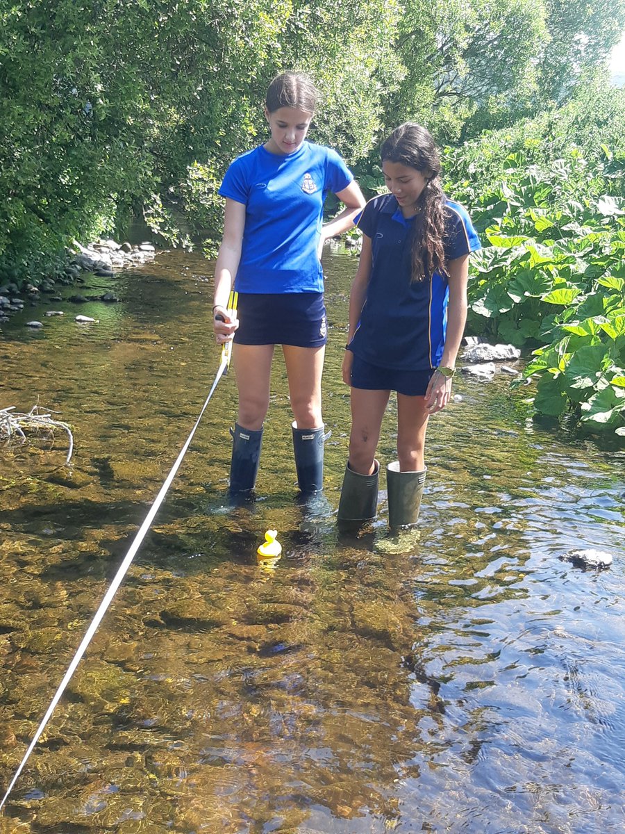 The river runs through it @StrathallanPrep Second Form gather primary data on the River Farg in the wonderful ☀️Farg➡️Earn➡️Tay  #Tributaries #LoveGeography #Teamwork #PeerSupport #AnalysisAndResults #Processes  @iapsuk @BSAboarding @RoyalScotGeoSoc @psbacc @StrathAcademic 🏞🏴󠁧󠁢󠁳󠁣󠁴󠁿🌍
