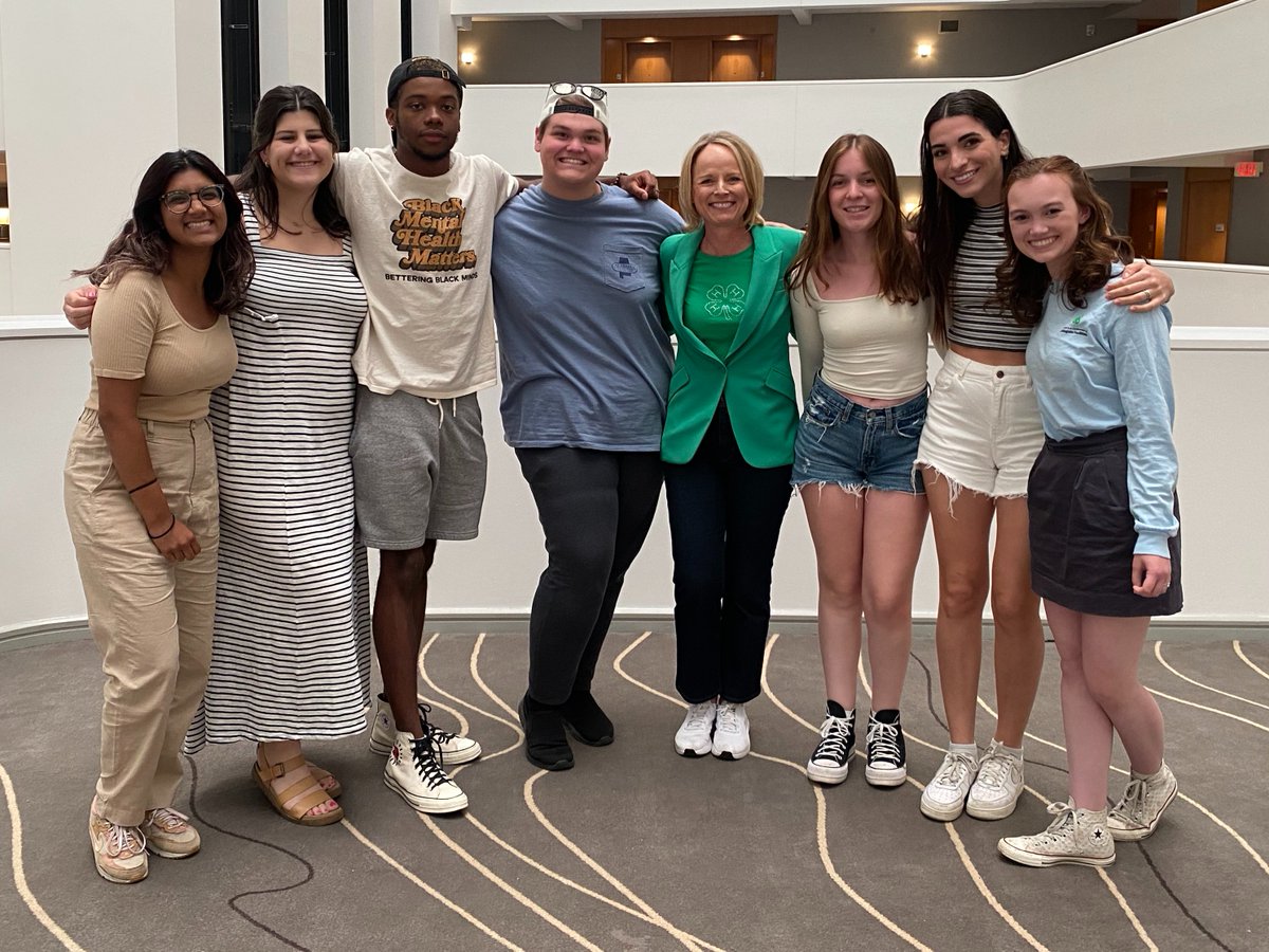 JSirangelo's tweet photo. Loved connecting with the program assistants who will facilitate important conversations about how youth with different experiences, backgrounds and ideas can engage together in our democracy.
@4H #CWF #GenZ #CivicEngagement #CoopExt #Opportunity4All https://t.co/x6BCoMHPoE