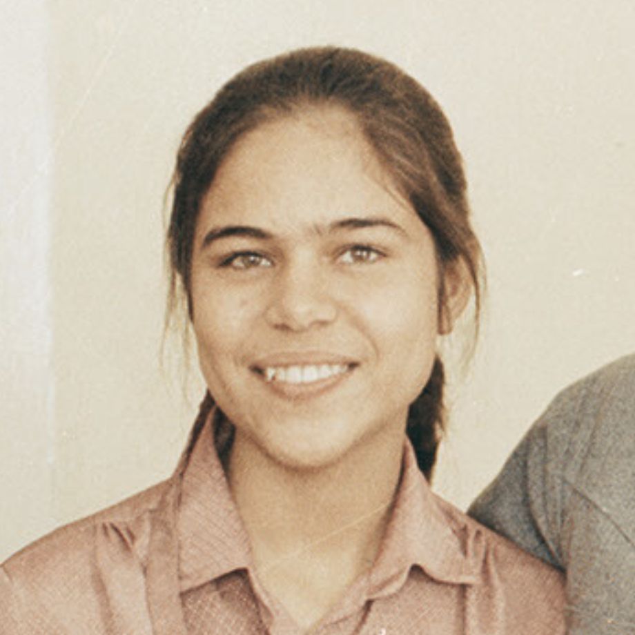 BahaiBIC_Rights's tweet image. Mona Mahmoudnejad, executed at the age of 17 together with 9 other woman on 18 June 1983.
مونا محمودنژاد، زمانی که تنها ۱۷ سال داشت، ۴۰ سال پیش به همراه ۹ زن دیگر به دار آویخته شد.
#داستان_ما_یکیست  
#OurStoryIsOne