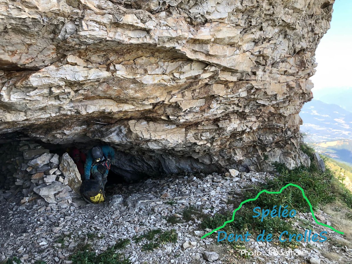 Annonce : Groupes à compléter pour la traversée de la Dent de Crolles 'Glaz-Annette' les 14, 15 et 16 juillet. Infos et contact ici =>> speleodentdecrolles.fr/speleo-dent-de… #speleodentdecrolles #OfficeDeTourismedesPetitesRoches #AuvergneRhôneAlpesTourisme #RégionAuvergneRhôneAlpes #Isère