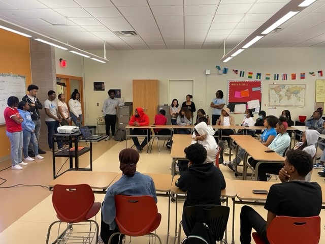 DunbarHSDC's tweet image. This past week at Dunbar has been special. We&apos;ve had many activities and partners invest in the wellbeing of our students. @Deloitte and @CollegeBoundInc  spoke to our 9th grade academy for Impact Day.  As we #redesign high school, we will continue to give our students new…