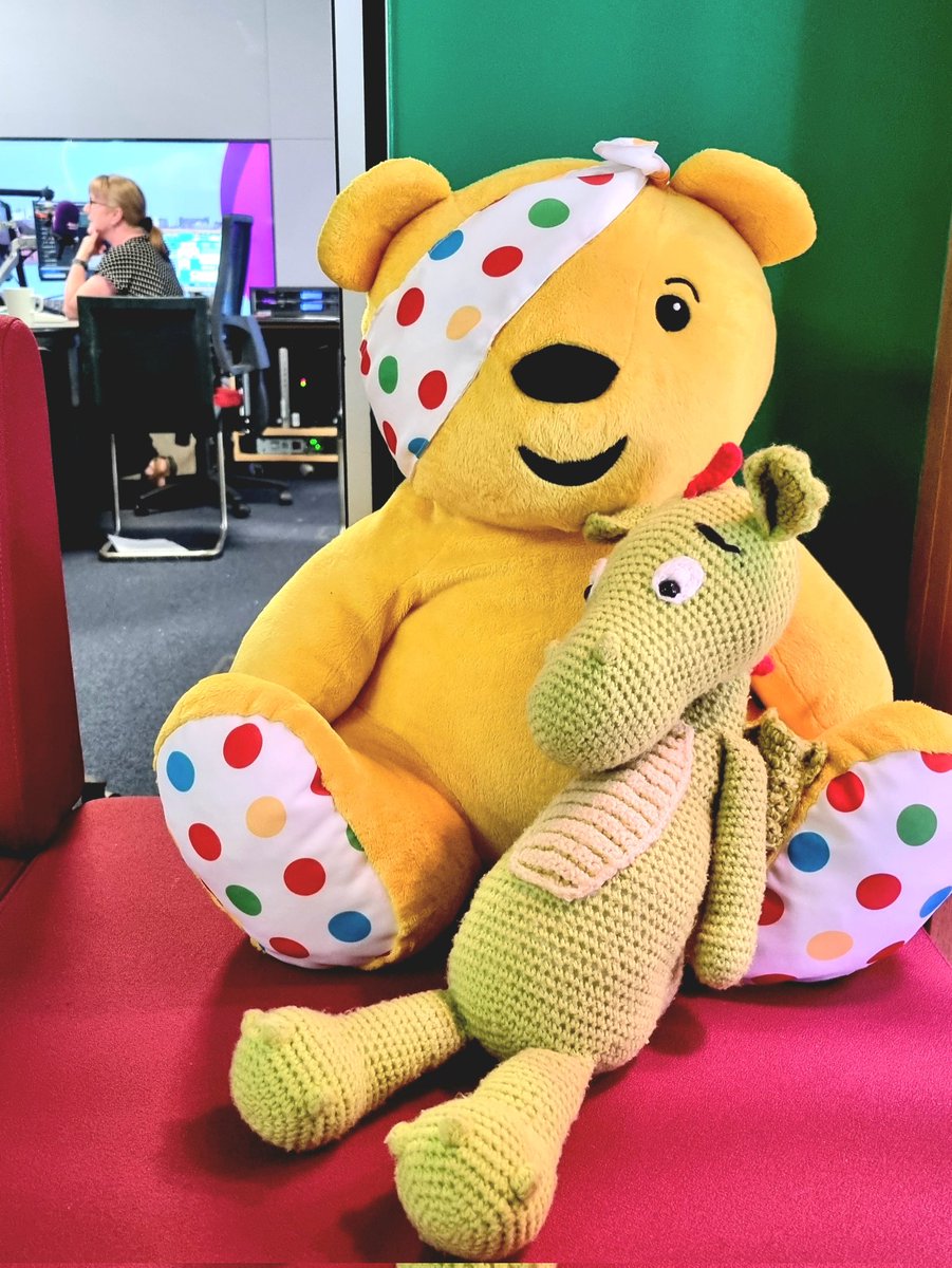 Just chillin' in the green room with Pudsey! 💚 Me & Fred The Fire-Sneezing Dragon enjoyed our visit to the @bbcmerseyside studio today. Loved chatting with @helenjonesradio to talk Fred The Musical & its premiere at @LpoolTFestival Fx For booking info: bit.ly/3N14CDp