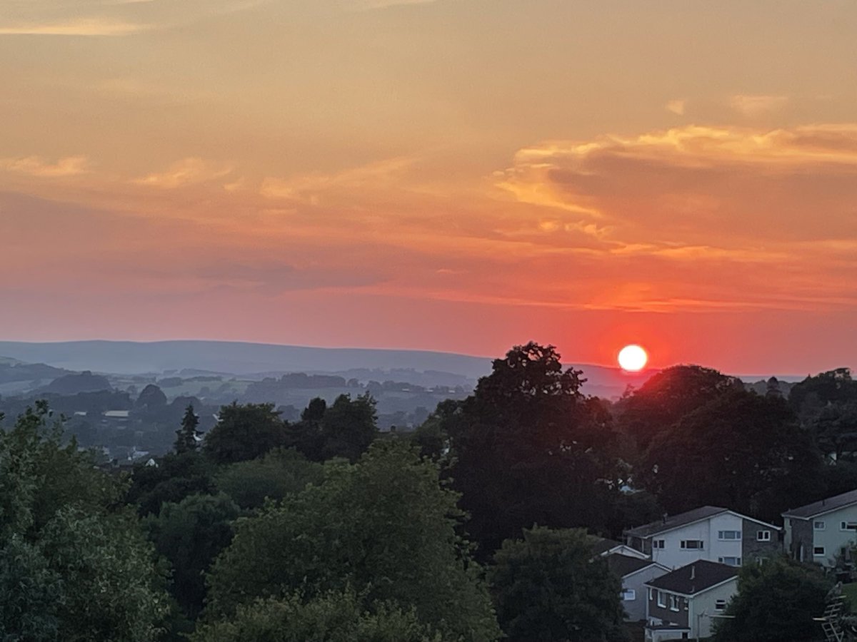 Very special sunset over #totnes tonight.