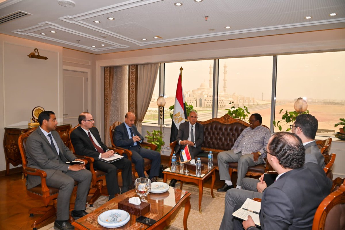 MwriEgypt's tweet image. On the sidelines of the meetings of #AMCOW General Assembly, H.E. Prof. @HaniSewilam, Minister of Water Resources &amp;amp; Irrigation, welcomed at the Ministry's headquarters, H.E. Dr. @samcheptoris, Minister of Water &amp;amp; Environment of the Republic of #Uganda