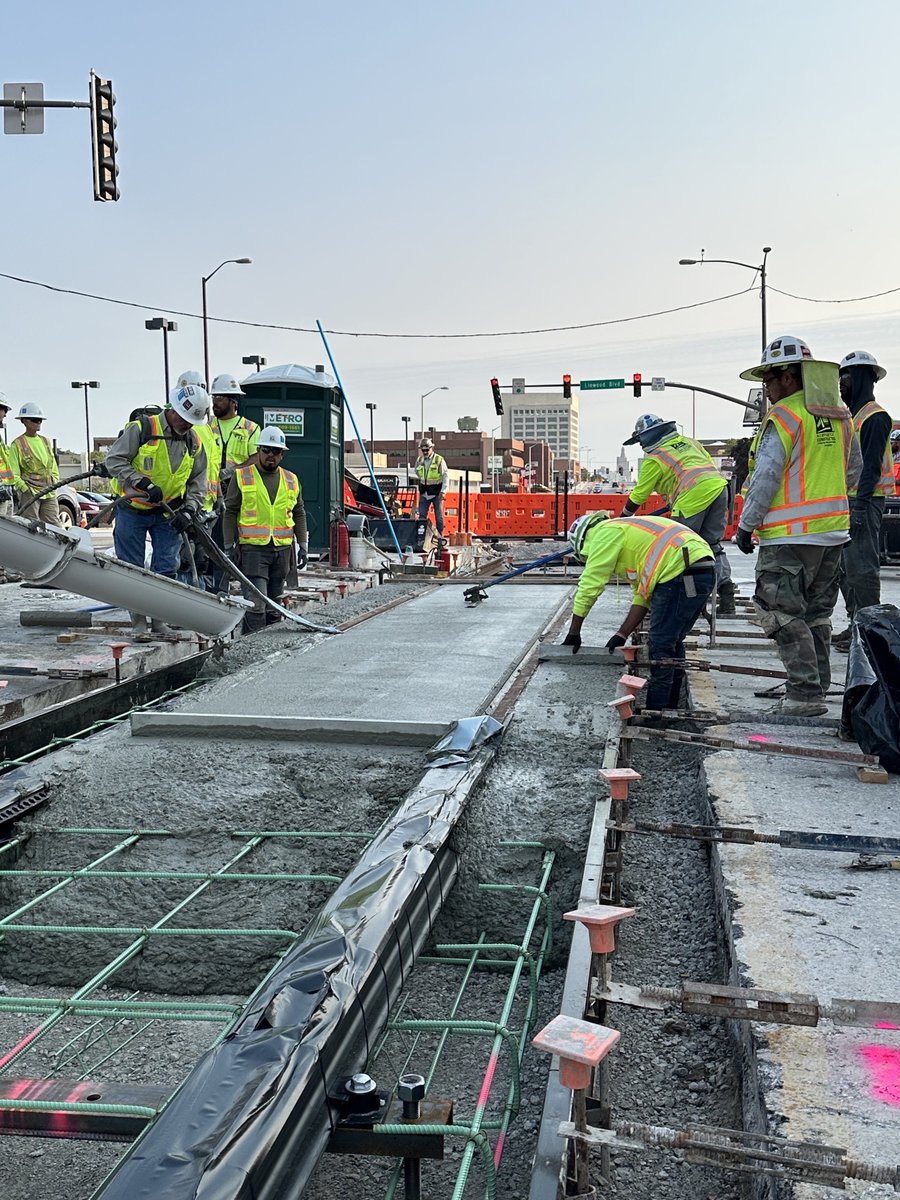 BuildKCSC's tweet image. As of this morning's concrete track pour, 50% of the track is installed for the #kcstreetcar Main St. Extension project! 🥳🚊 

We're excited about the progress and are on *track* to #Ridein2025!