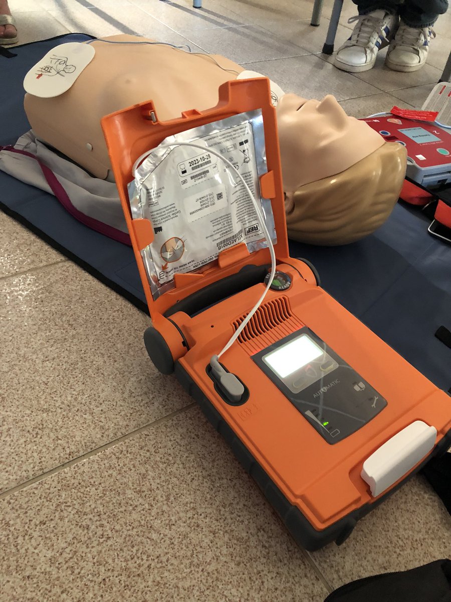 2019, je formais tous les PE de l’école de mes enfants au PSC1. 
Ce soir, quel plaisir de reprendre mes fonctions de formateur pour un recyclage de l’équipe à leur demande en duo.
Prochaine étape : formation des équipes <a href="/CampusEduc27/">Campus Educatif Mesnil-En-Ouche - Collège</a> 

<a href="/ac_normandie/">Académie de Normandie</a> @MoncadaFra <a href="/TonyDerebergue/">Tony Derebergue</a>