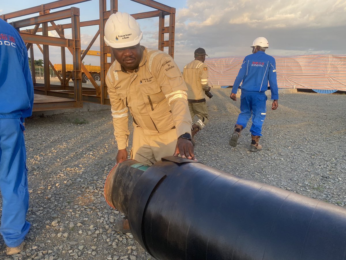 mugsamu's tweet photo. The road to first oil in 2025 is becoming more clear, Ugandans should prepare to live in interesting times of improved service delivery from the  petrodollars. The improved infrastructure projects in the Albertine graben are transforming the areas at rocket speed.👍👏 https://t.co/tZanDBdy8v