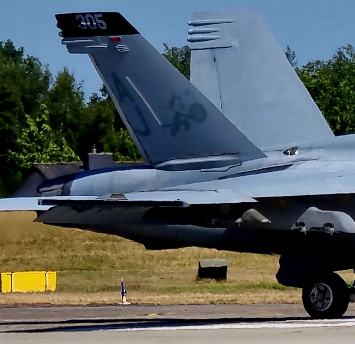 CherokeeDriver's tweet image. US Navy FA-18 departing Hohn, Germany for an #AirDefender23 mission.

#AirDefender2023 #avgeek #NATO #aviation #dyami #aviationdaily #aviationlovers