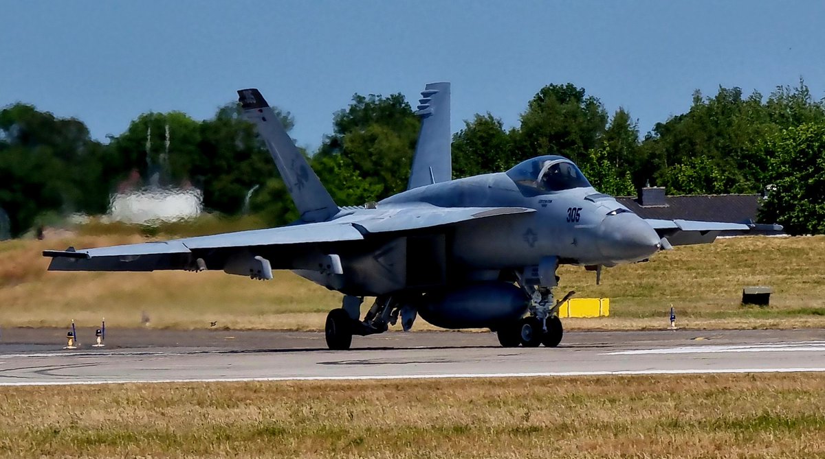CherokeeDriver's tweet image. US Navy FA-18 departing Hohn, Germany for an #AirDefender23 mission.

#AirDefender2023 #avgeek #NATO #aviation #dyami #aviationdaily #aviationlovers