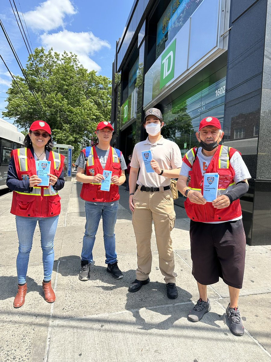 lcp_2023's tweet photo. 🚓Today's patrol is special! Joined by a 61st Precinct @NYPD61Pct officer, a Youth Community Coordinator, and a new member from Brooklyn Community Board 15. As we walk the streets, more people show interest and joined LCP. Let's making a difference together! #CommunityPatrol https://t.co/dCPt5QyYiO