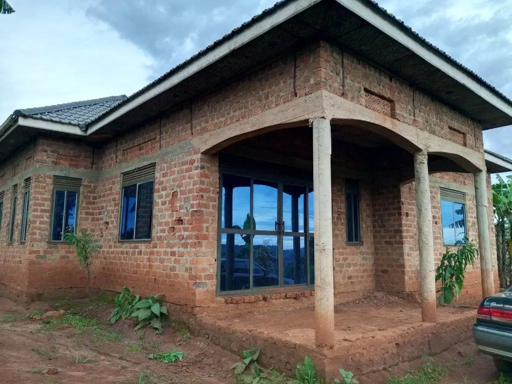shukranproperty's tweet photo. House available for sale in Kitende _Kaga. On Entebbe road.
#3bedrooms #3bathrooms sitting and dining rooms kitchen. Seated on #12Decimals with ready title. Selling Price #100millions. Slightly negotiable. Call 0706592177
#mazima ham vs dtb #mutungo #PallasoLoveFestLugogo https://t.co/FsqvPYI9UL