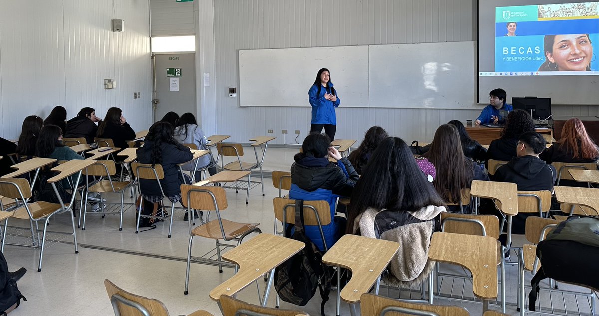 AdmisionUdeC's tweet photo. #AdmisiónUdeC Recibimos una nueva delegación de estudiantes del Liceo de Coronel Antonio Salamanca Morales, quienes disfrutaron una visita guiada y recibieron una charla institucional para conocer las becas, los servicios y beneficios estudiantiles que ofrece la @udeconcepcion https://t.co/mxKGgmb1mf