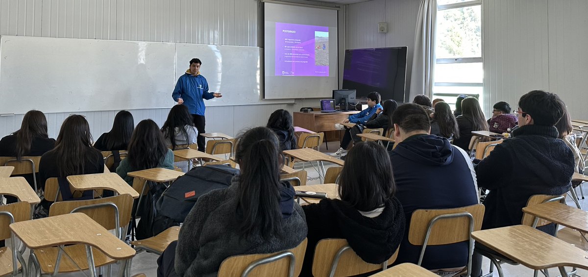 AdmisionUdeC's tweet photo. #AdmisiónUdeC Recibimos una nueva delegación de estudiantes del Liceo de Coronel Antonio Salamanca Morales, quienes disfrutaron una visita guiada y recibieron una charla institucional para conocer las becas, los servicios y beneficios estudiantiles que ofrece la @udeconcepcion https://t.co/mxKGgmb1mf