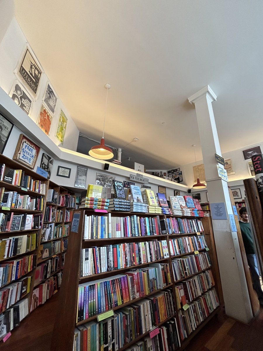 literallymjk's tweet photo. 📍city lights bookstore, north beach https://t.co/llVhhT1dJI