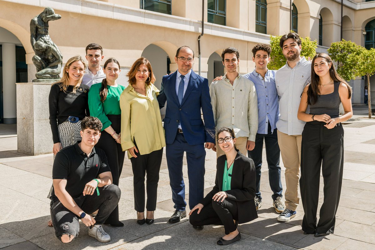 Delegación UC3M (@delegacionuc3m) on Twitter photo 🎓Ayer tuvo lugar el Solemne Acto de Toma de Posesión de nuestro Rector <a href="/angelarias_2023/">Ángel Arias Hernández</a>, presidido por <a href="/IdiazAyuso/">Isabel Díaz Ayuso</a>.
🤝Así pues, todo el nuevo equipo ha tomado posesión de su cargo. Quedamos a su disposición y esperamos poder seguir trabajando por la <a href="/uc3m/">UC3M</a> en este nuevo tiempo. 🎓Ayer tuvo lugar el Solemne Acto de Toma de Posesión de nuestro Rector <a href="/angelarias_2023/">Ángel Arias Hernández</a>, presidido por <a href="/IdiazAyuso/">Isabel Díaz Ayuso</a>.
🤝Así pues, todo el nuevo equipo ha tomado posesión de su cargo. Quedamos a su disposición y esperamos poder seguir trabajando por la <a href="/uc3m/">UC3M</a> en este nuevo tiempo.
